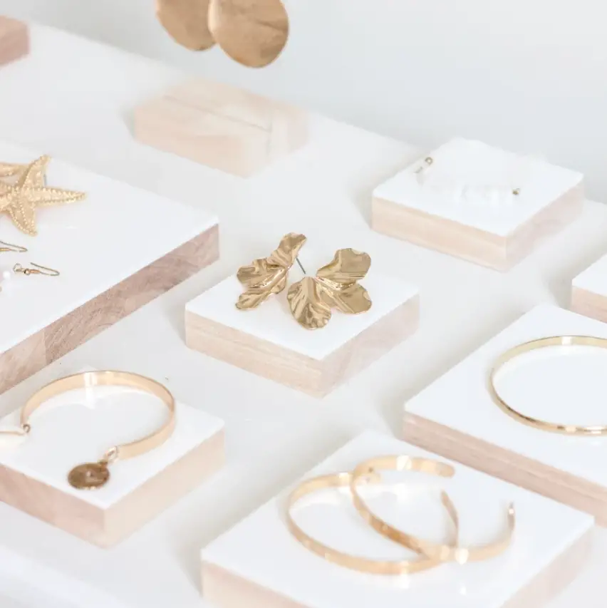 Comparing Shopify vs Etsy in 2023: Which One Is Right for Your Handmade Jewelry Business?